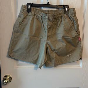 Men’s medium Nike khaki shorts. UGA THEMED! Never worn!